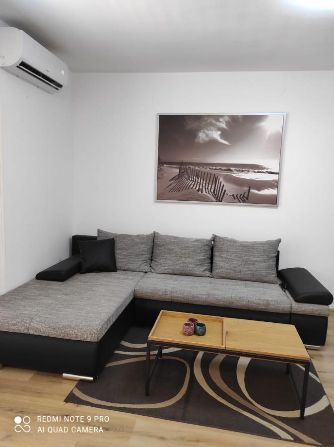 Apartman Branimir Novalja Exteriör bild
