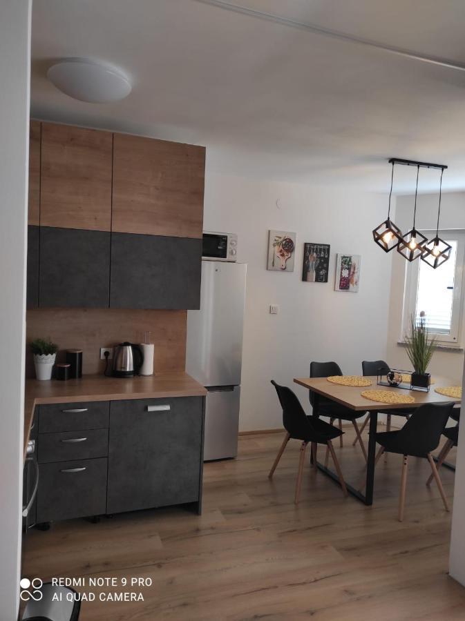 Apartman Branimir Novalja Exteriör bild