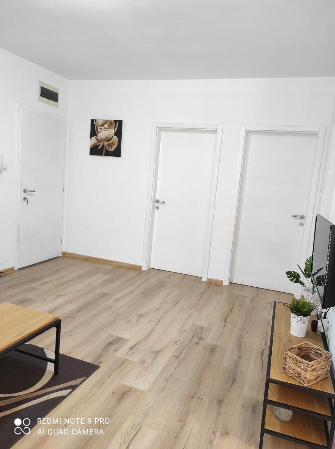 Apartman Branimir Novalja Exteriör bild