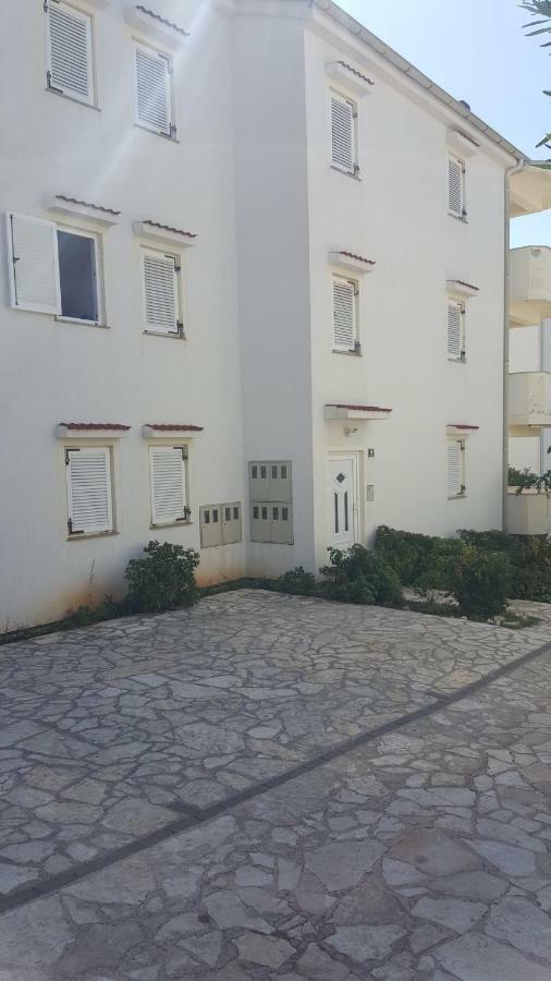 Apartman Branimir Novalja Exteriör bild